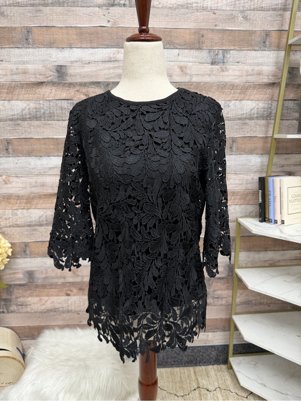 WD.NY black lace top with short sleeves small